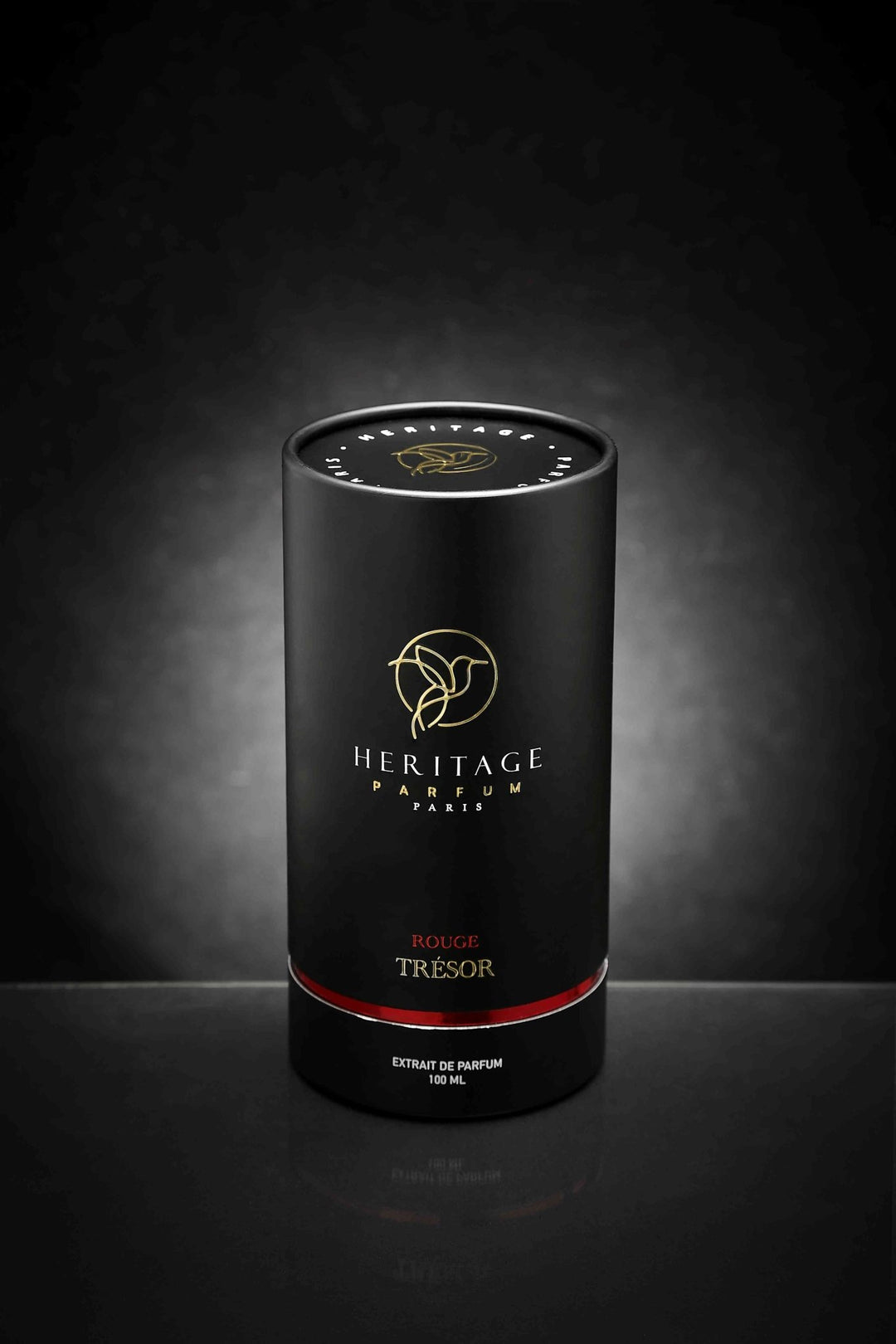 Boîte élégante du parfum Rouge Trésor de Héritage Parfum Paris, noire avec des touches de rouge, symbolisant la passion et le luxe