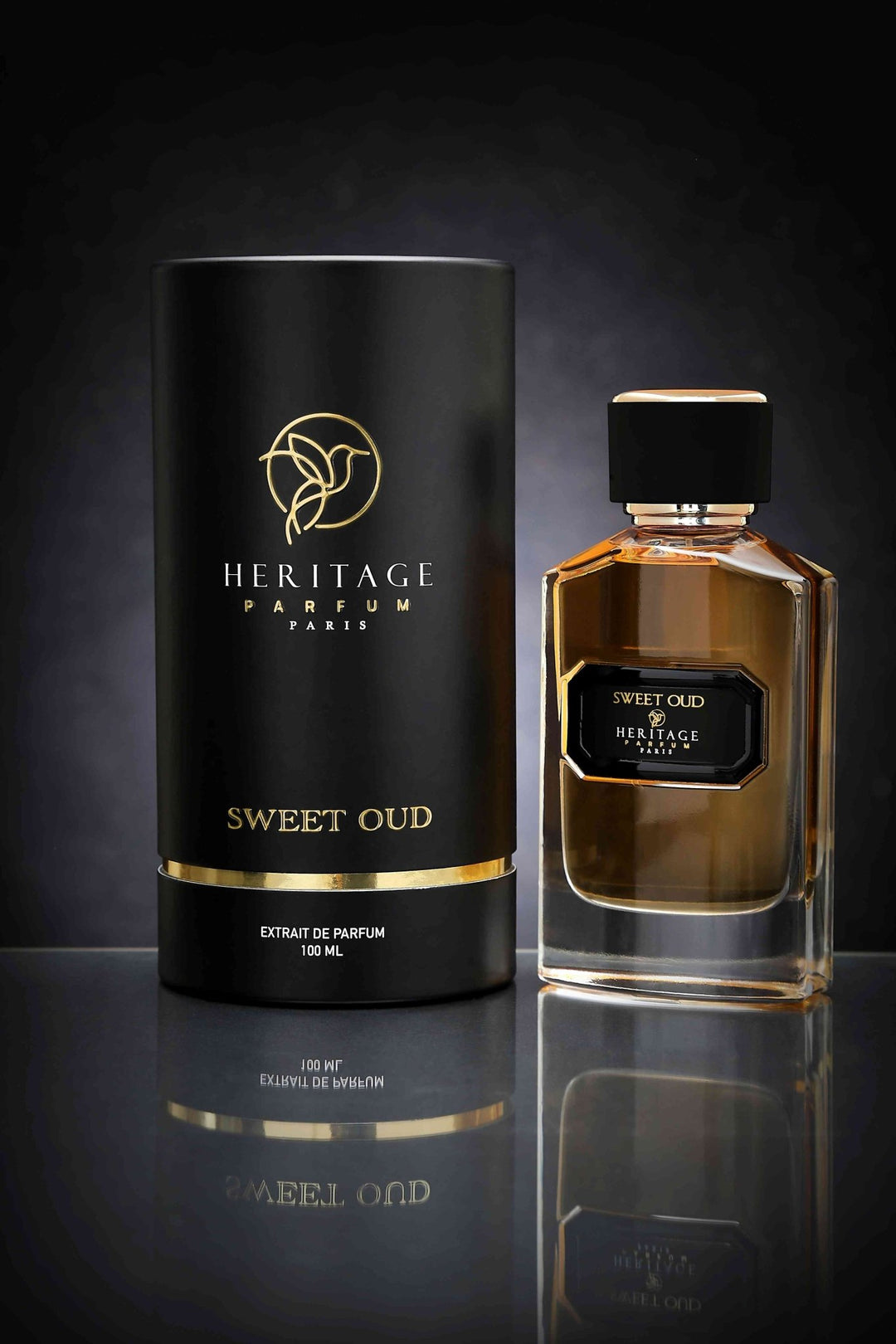 Ensemble de parfum 'Sweet Oud' de Heritage Parfum Paris, présentant la boîte noire luxueuse et la bouteille de parfum. Ce parfum unisexe est parfait pour ceux qui cherchent à exprimer leur élégance à travers des senteurs riches et captivantes d'oud sucré, proposé par la meilleure boutique en ligne de parfum en Europe.